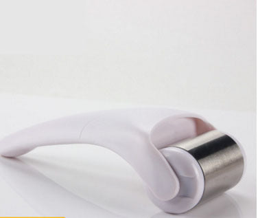 Rouleau dermique glacé pour le visage et le corps – GlowMira™